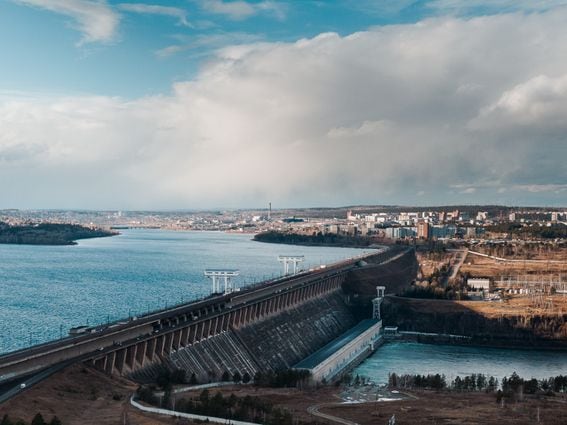 Hydroelectric power station in Bratsk, Russia. (BitRiver)