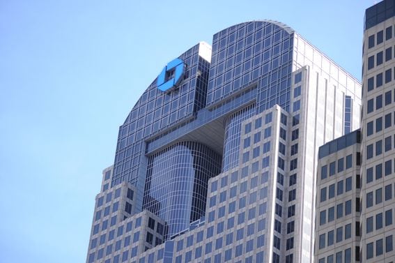Top_of_JPMorgan_Chase_Tower
