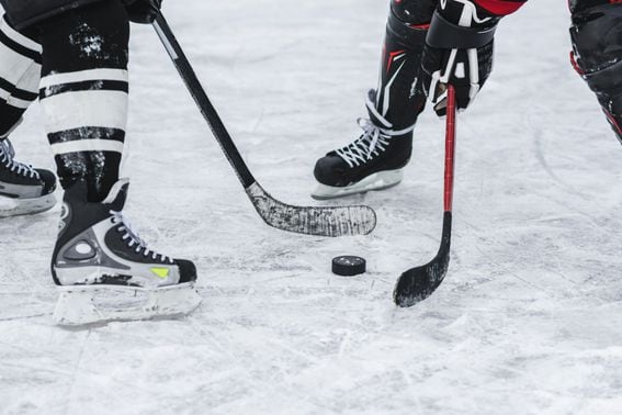 Hockey (Shutterstock)