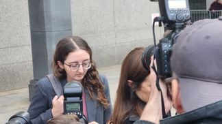 Ex-Alameda CEO Caroline Ellison exits the courthouse after testifying in Sam Bankman-Fried's trial on Oct. 10, 2023 (Elizabeth Napolitano/CoinDesk)