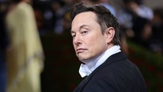Elon Musk's Twitter Poll Asks if He Should Resign as CEO