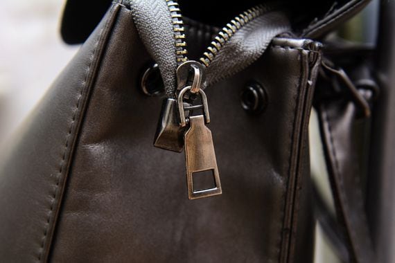 Purse says an interested investor may open their wallet to save the shopping startup from the brink. (Credit: Shutterstock)