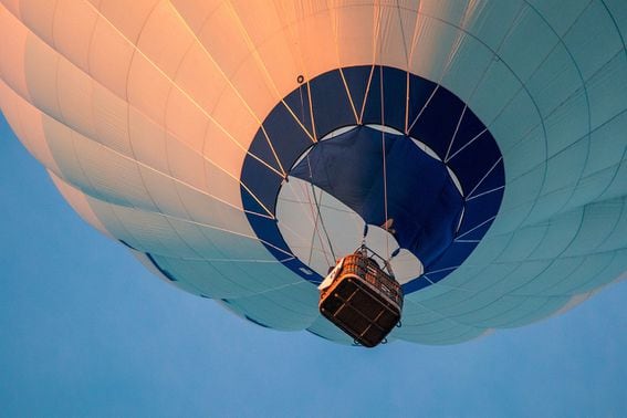 Hot air baloon (A_Different_Perspective/Pixabay)