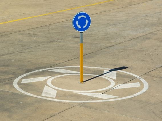 roundabout traffic sign surrounded by circle design