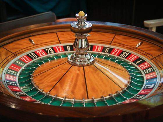 CDCROP: Roulette wheel gambling gamble (Macau Photo Agency/Unsplash)