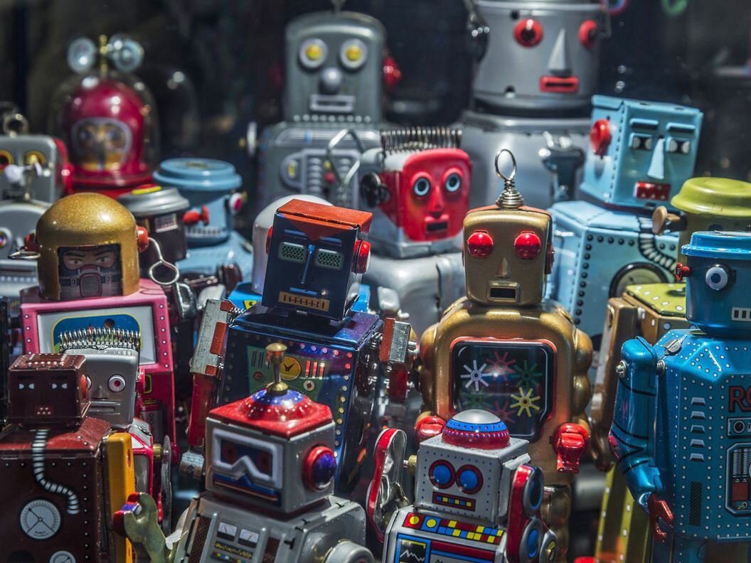 CDCROP: bots robots (Shutterstock)