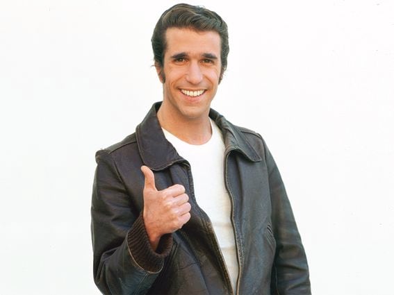 American actor Henry Winkler as Arthur 'Fonzie' Fonzarelli in 'Happy Days', circa 1975. (Photo by Silver Screen Collection/Hulton Archive/Getty Images)