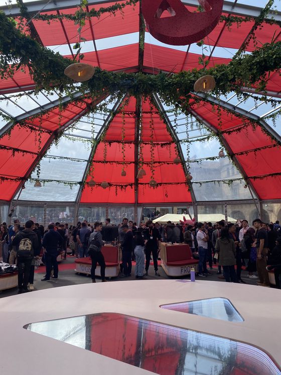 The scene in the "Eco-Dome" at the Avalanche Summit. (Lyllah Ledesma/CoinDesk)