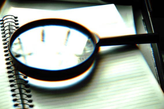 Magnifying glass, journal (Source: Pixabay, PhotoMosh)