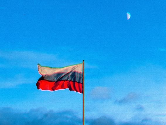 CDCROP: Russian Flag (Egor Filin/Unsplash, modified by CoinDesk)