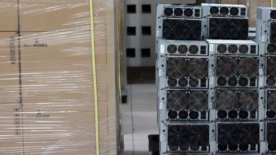 New and old bitcoin mining rigs at CleanSpark's site in Georgia. (Eliza Gkritsi/CoinDesk)