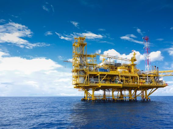 Offshore construction platform for production oil