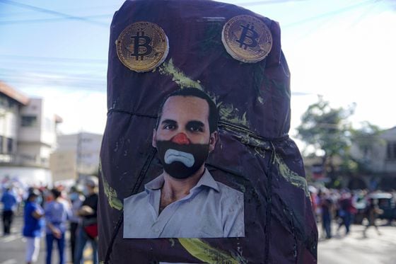 SAN SALVADOR, EL SALVADOR - DECEMBER 12: View of a sign depicting President of El Salvador Nayib Bukele as a clown during a protest against the government of Nayib Bukele on December 12, 2021 in San Salvador, El Salvador. Various civil society organizations and Social or Citizen Movements are protesting against the undemocratic measures of the Government of President Nayib Bukele, who on his social networks calls himself a "dictator" or "emperor. (Photo by Emerson Flores/APHOTOGRAFIA/Getty Images)