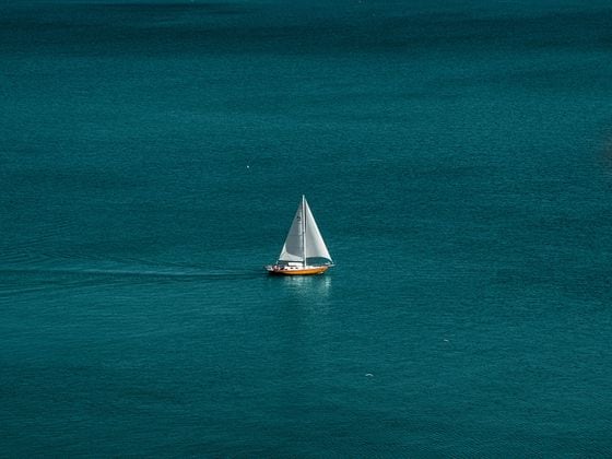 CDCROP: Sailboat out in the middle of the ocean (Marcelo Cidrack/Unspash)