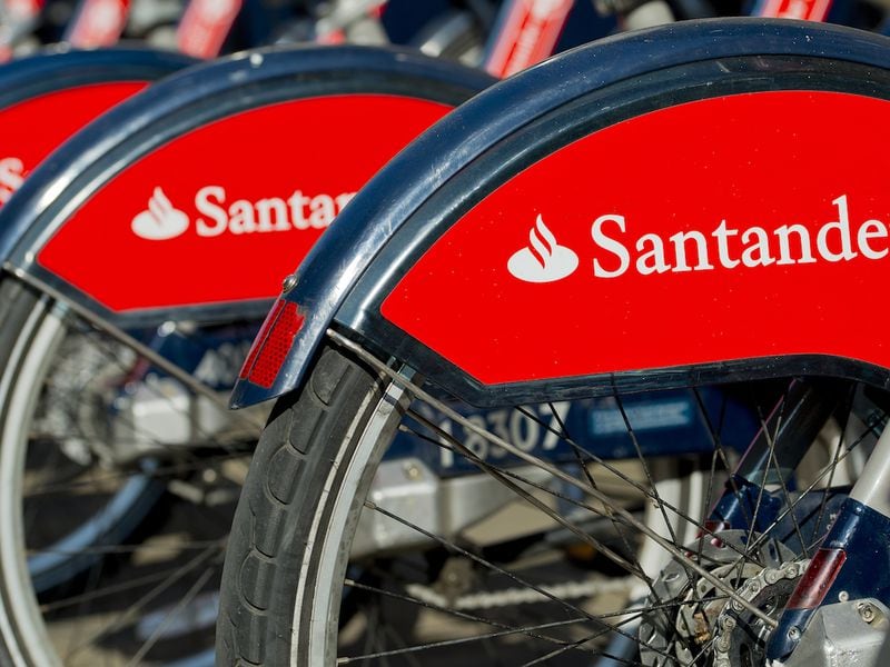 Santander Private Bank Introduces Bitcoin, Ethereum Trading for Swiss Clients