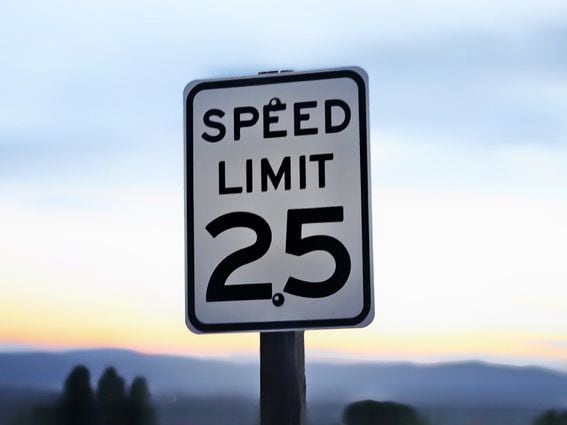 CDCROP: 25 MPH Speed Limit sign (Unsplash)