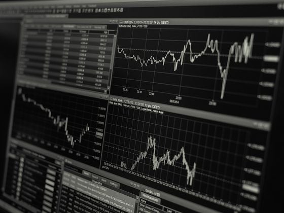 CDCROP: Markets and charts on computer screen (Pixabay)