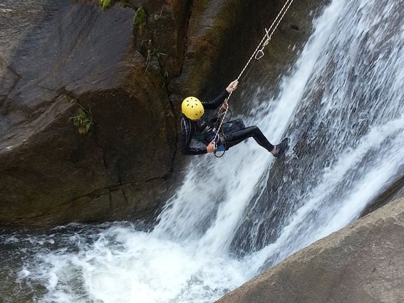 CDCROP: Person climbing up a waterfall (Thomas Höggren/Unsplash)