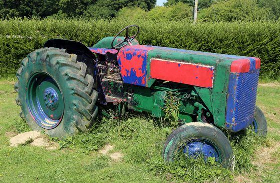 Painted_tractor_at_Colgate_West_Sussex_England_02