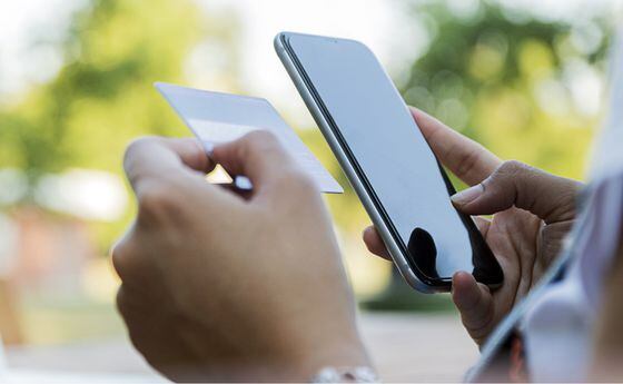 Mobile banking (Shutterstock)
