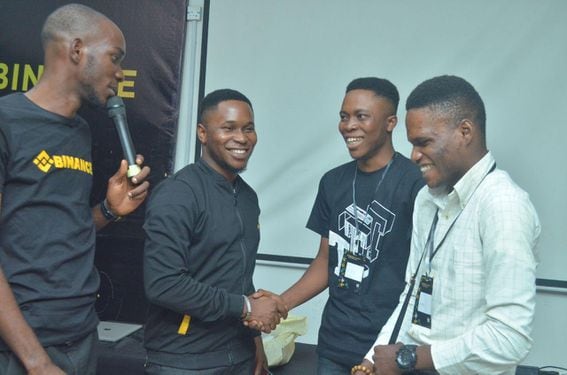 emmanuel-babalola-business-manager-nigeria-2nd-from-left-congratulating-the-winners-of-trading-capital-giveaway