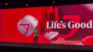 LG CEO William Cho unveils new products at CES 2023, including metaverse and NFT features on the company’s smart TVs. (Pete Pachal/CoinDesk)