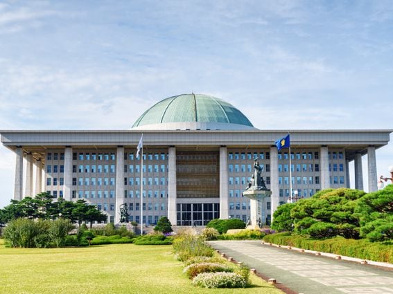 South Korea's top financial watchdog promised to accelerate new crypto rules at a National Assembly meeting in Seoul on Thursday. (efired/Getty Images)