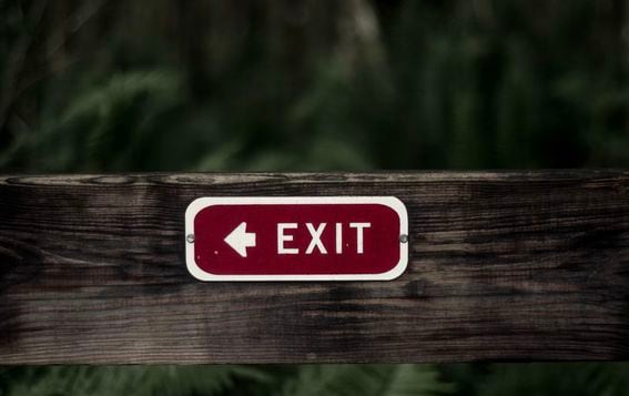 Traders start to exit (Jacob Townsend/Unsplash)