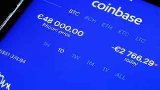 Coinbase has proposed moving $1.6 billion of MakerDAO's USDC to Coinbase Prime. (Chesnot/Getty Images)