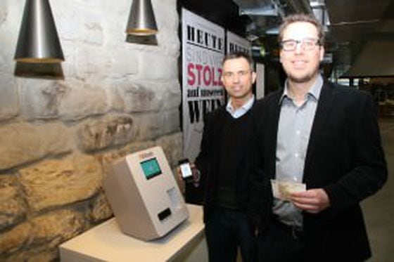  Dorian Credé and Christian Mäder with the ATM in Zurich