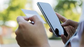 Mobile banking (Shutterstock)