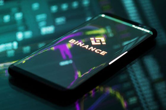 Binance app (Shutterstock, modified by CoinDesk)