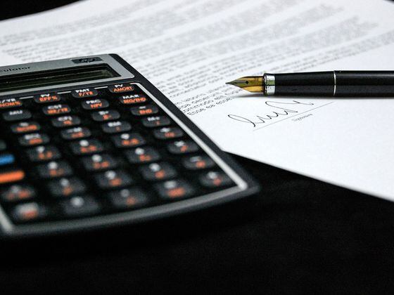 CDCROP: Calculator Contracts Signed (Michal Jarmoluk/Pixabay)