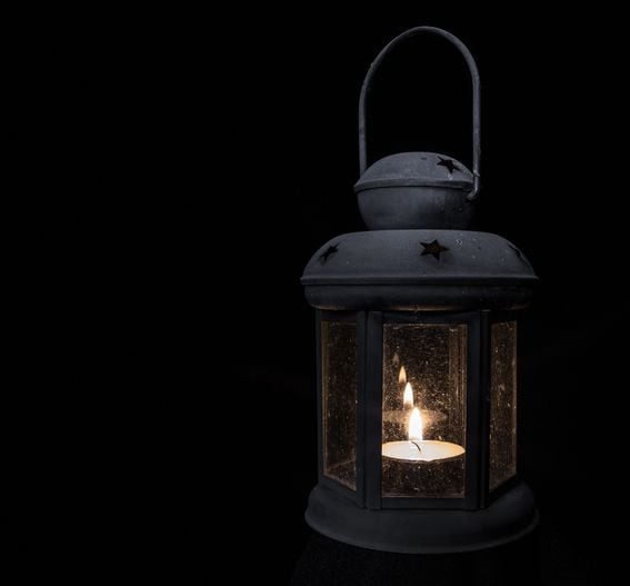 Lantern, candle, light, dark (Source: 705847/Pixabay)