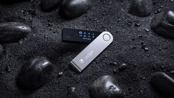 Ledger bitcoin cryptocurrency wallet security
