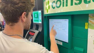 TikToker David Friedman, 25, opted for bitcoin on a Coinme machine. (Danny Nelson/CoinDesk)