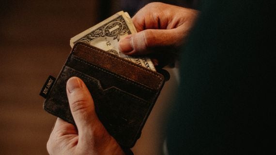 Wallet (Allef Vinicius/Unsplash)