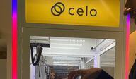A Celo-sponsored claw machine where attendees could win merchandise items. (Lyllah Ledesma/CoinDesk)