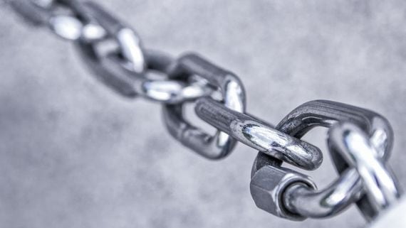 Chain (analogicus/Pixabay)