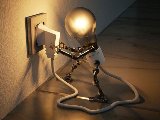 CDCROP: Lightbulb 3D figure plug outlet power (ColiN00B/Pixabay)