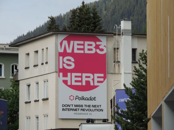 Polkadot has its own "house" on the Promenade, the road leading to the official World Economic Forum's meeting place – but also took out a massive banner ad further down the road. (Nikhilesh De/CoinDesk)