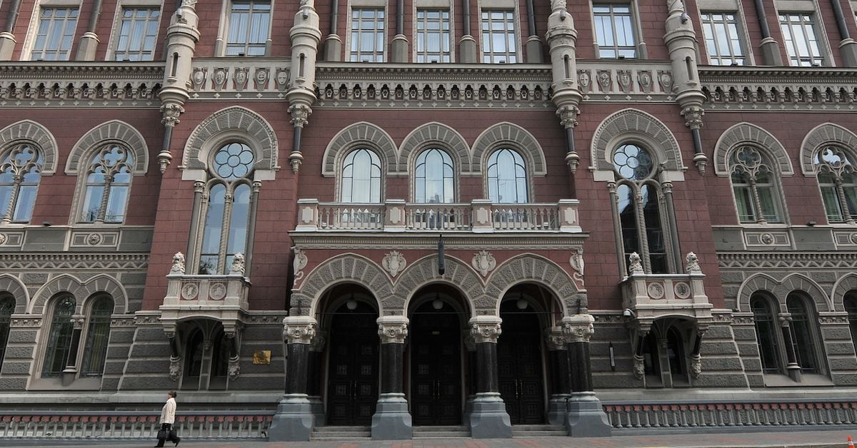 Ukraine Central Bank Suspends Use of Electronic Money Following Russian Invasion - CoinDesk