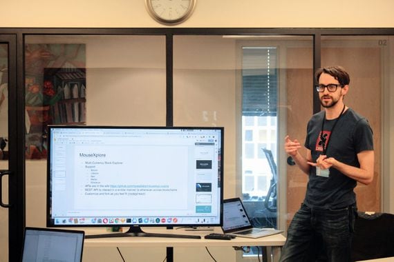 MouseBelt CTO Galen Danziger giving a workshop at UW Madison. (MouseBelt Labs)