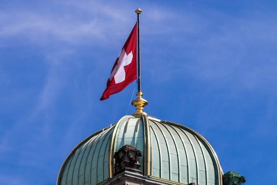 Swiss parliament + flag