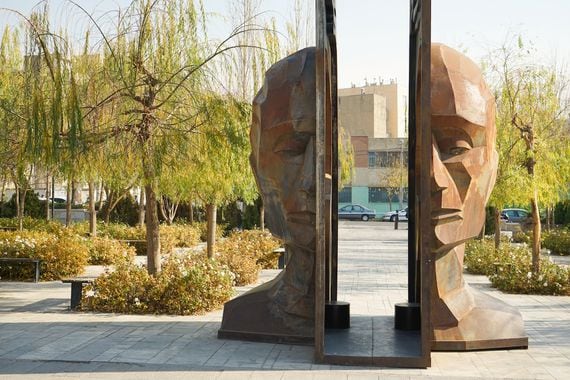 Tehran_statue_Shutterstock