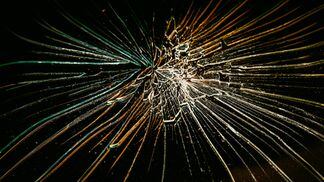 Broken glass (Sonny Abesamis/Flickr)