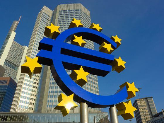 CDCROP: European bank and sign, Frankfurt, Germany (Getty Images)