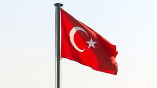 Turkish Flag Turkey (Unsplash)