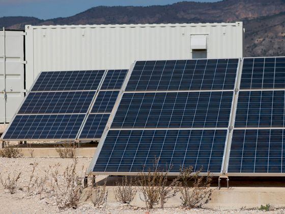 CDCROP: Solar panels and mining rig. (Eliza Gkritsi/CoinDesk)
