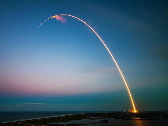 CDCROP: Launch Arc Blastoff Liftoff (SpaceX/Unsplash)